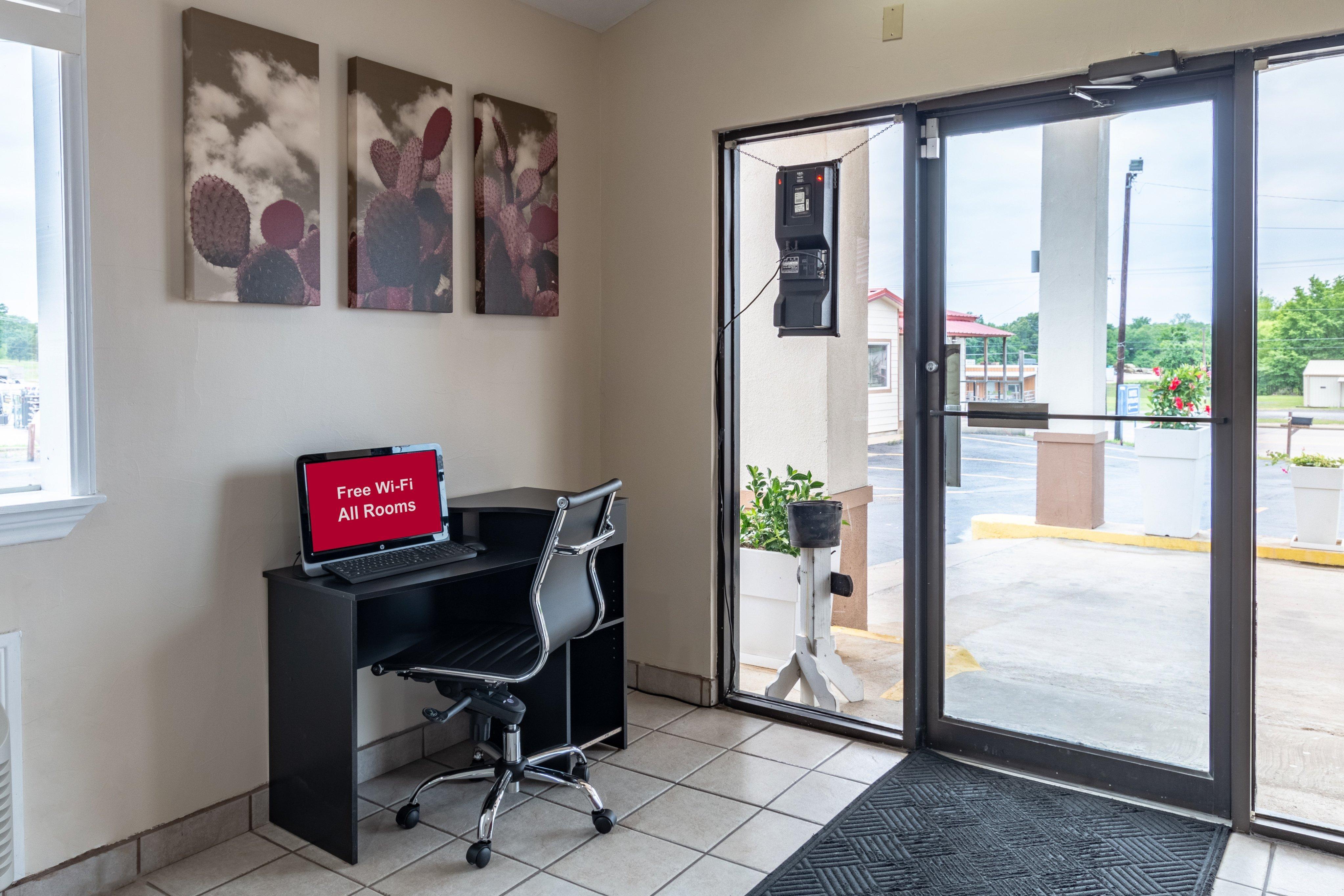 Red Roof Inn Buffalo, Tx Екстериор снимка