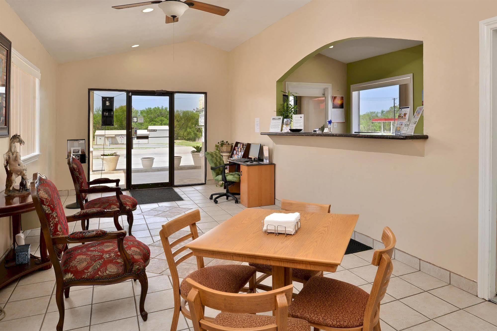 Red Roof Inn Buffalo, Tx Екстериор снимка
