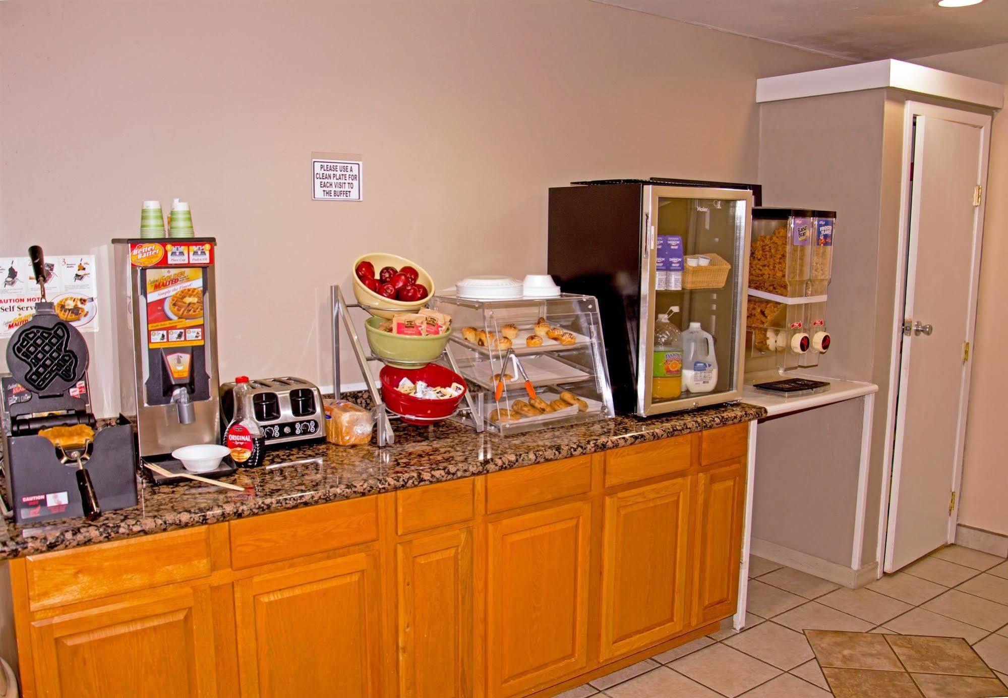 Red Roof Inn Buffalo, Tx Екстериор снимка