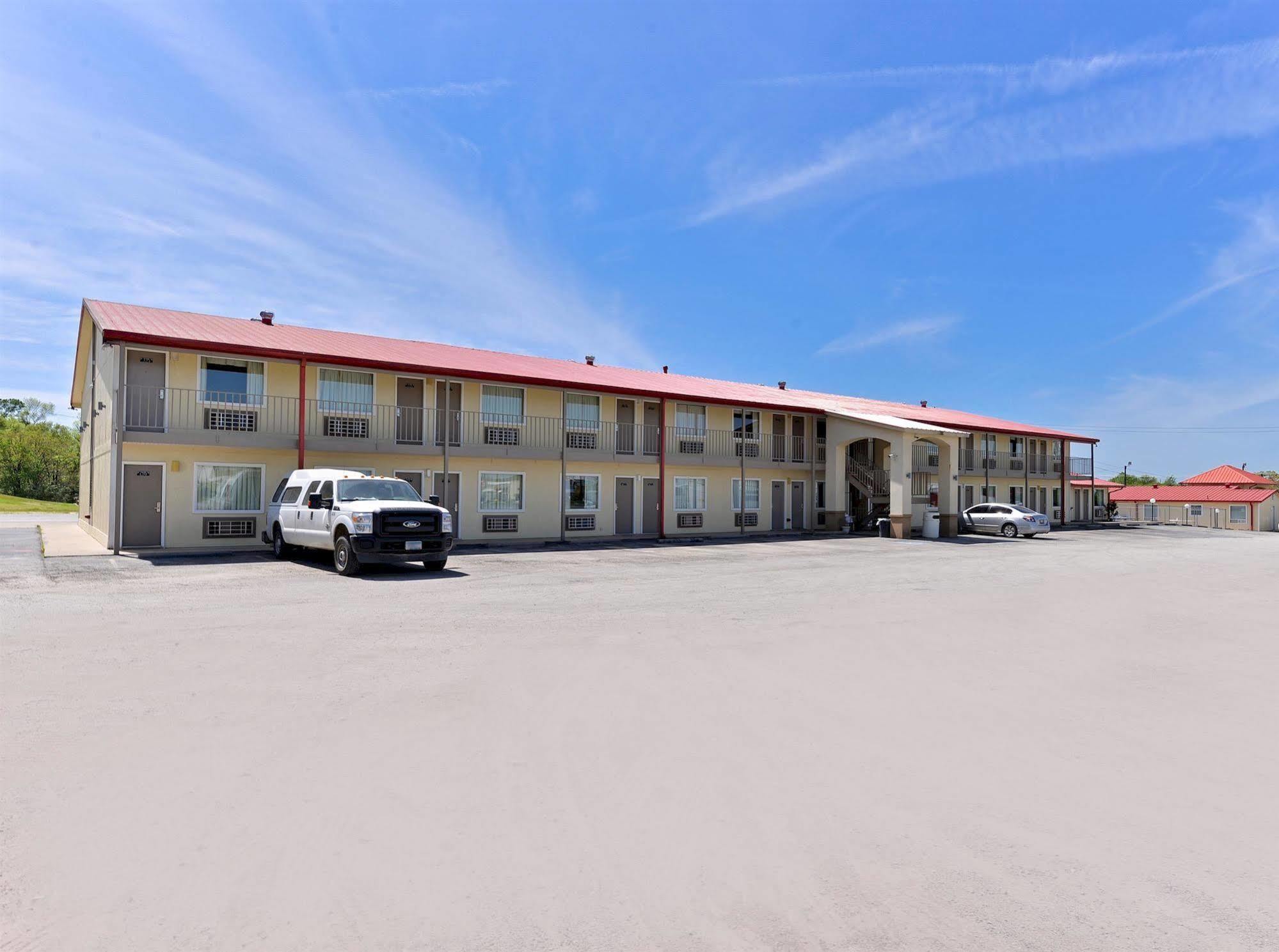 Red Roof Inn Buffalo, Tx Екстериор снимка
